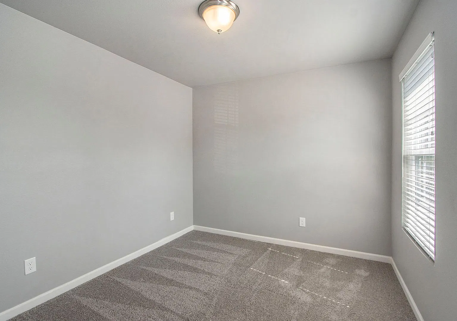 1 Month FREE Rent! Applied to Your First Full Month. Terms & Conditions Apply. — Photo 3
