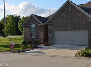 27 Prairie Vista Ct, Bloomington, IL 61704