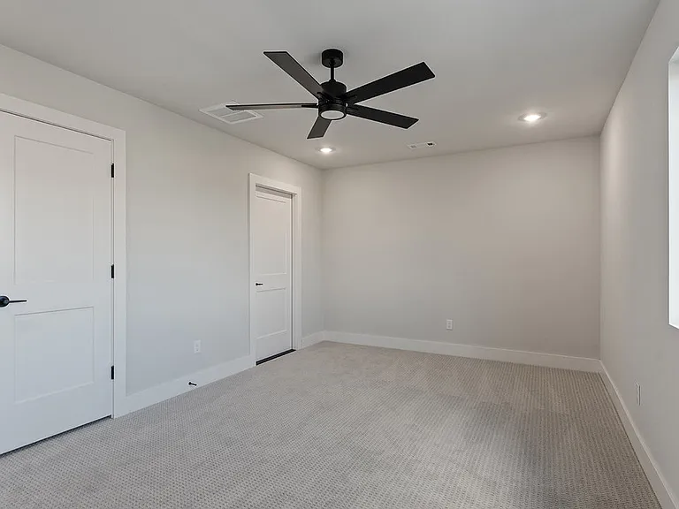 950 Moksha St — Photo 22