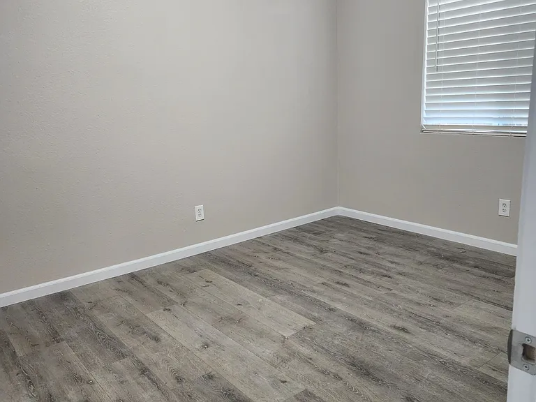 5602 Foxview Way — Photo 8