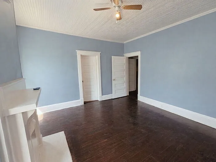 1025 Hillyer Ave — Photo 5