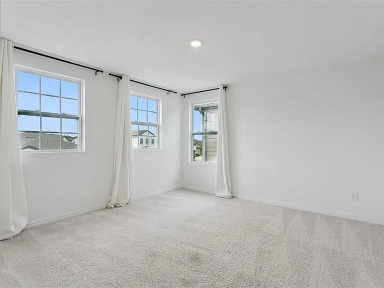756 Steerview St — Photo 27
