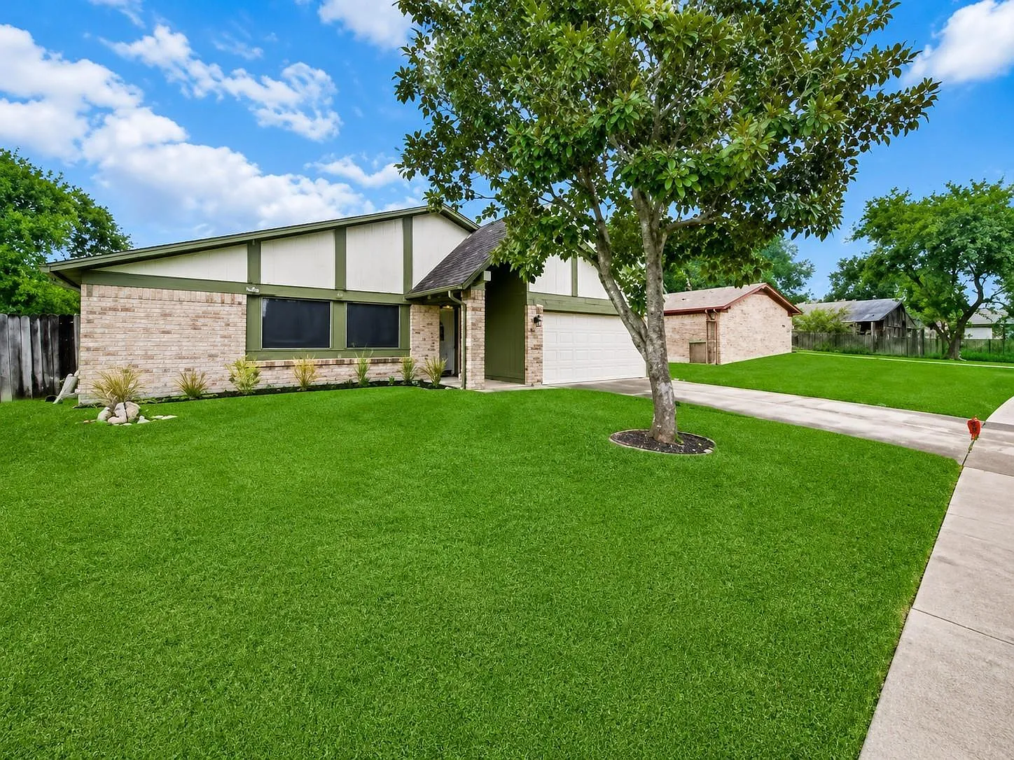 3 bed, 2.0 bath, 1351 sqft, $1,845 — Photo 2