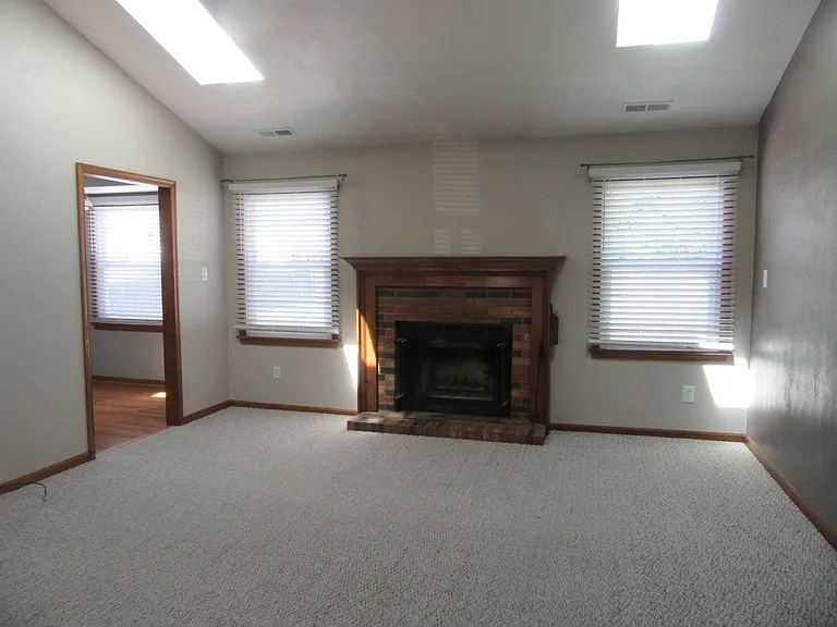 2400 Broadnax Cir — Photo 5