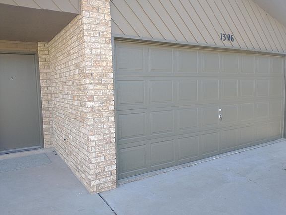 4th image of 1306 Desert Dawn Dr