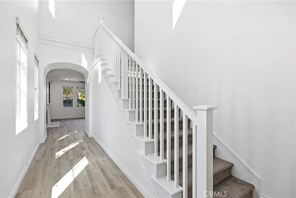 3 bed, 2.5 bath, 2242 sqft, $7,000 — Photo 3