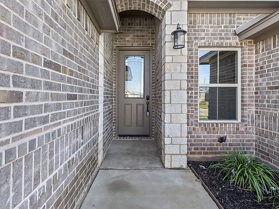 5th image of 620 Jameson St