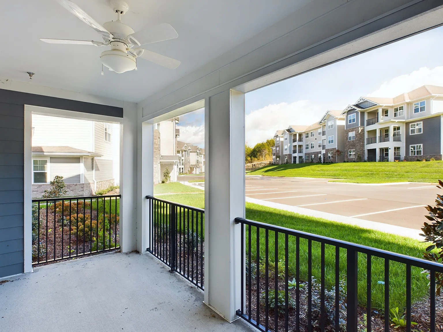 3 bed, 1389 sqft, $2,799 — Photo 3