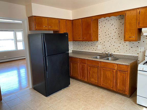 4th image of 205 27th Ave APT 2R