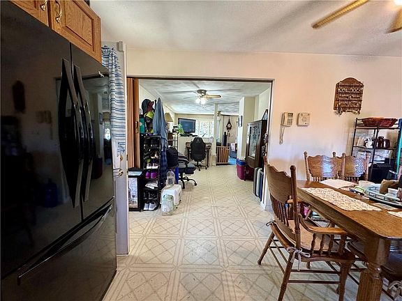 4th image of 76 Lydia Ave