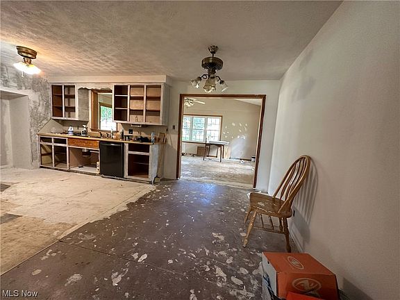 5th image of 3898 Cumberland Dr