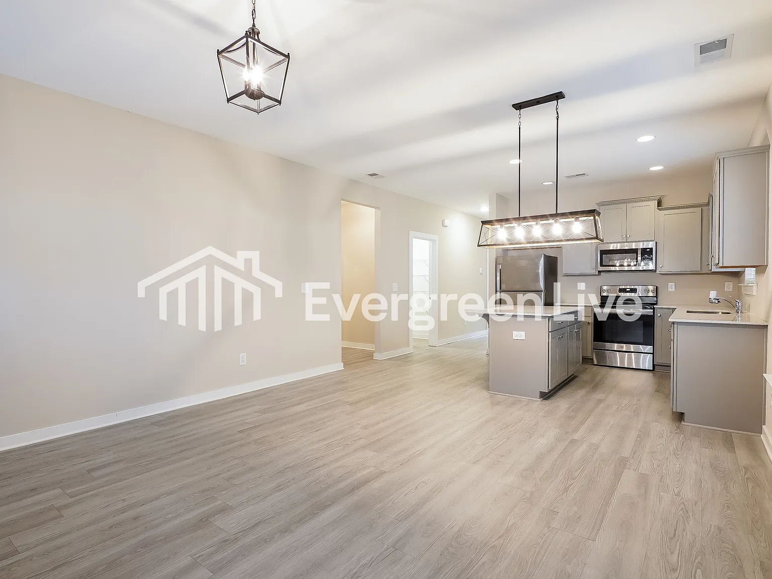 3 bed, 2.0 bath, 1331 sqft, $1,295 — Photo 3
