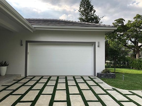 2nd image of 628 Mendoza Ave