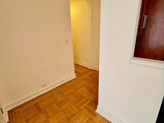 5th image of 235 E 46th St APT 4G