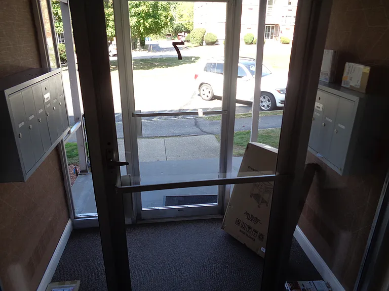 Lexington St — Photo 10
