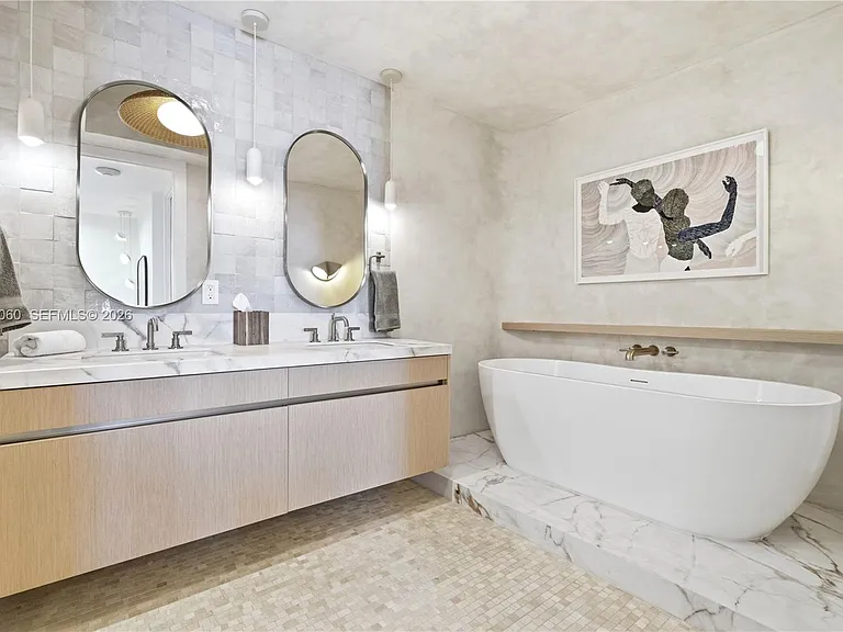 100 S Pointe Dr #1807 — Photo 11