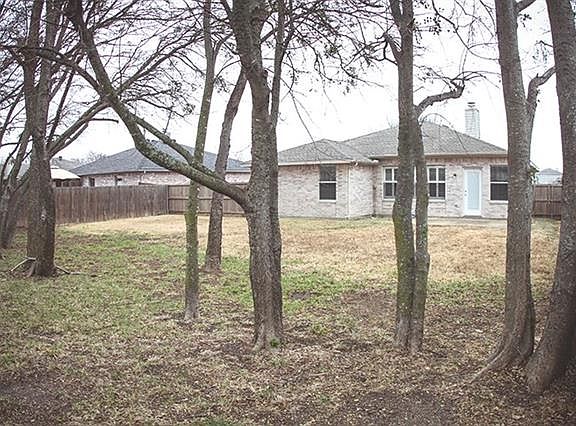 3rd image of 207 Lake Travis Dr