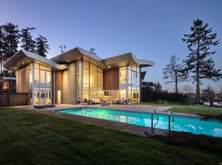 8407 Lochside Dr, Central Saanich, BC V8M 1T9