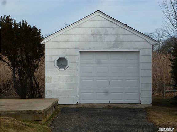 2nd image of 18 Bayview Ave