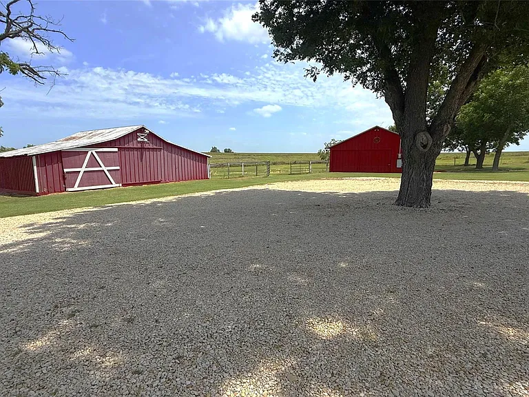 10150 FM 619 — Photo 31