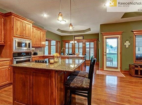 4th image of 1610 NW Hedgewood Dr