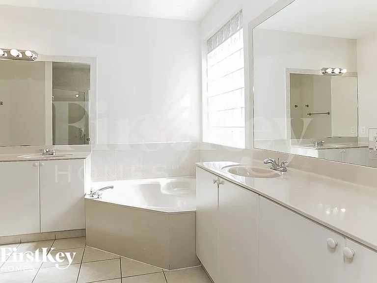 1246 SW 146th Ct — Photo 9