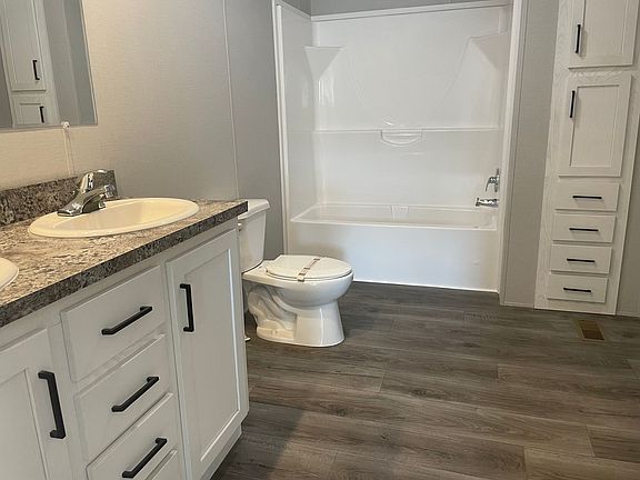 4th image of 373 English Oak Ln #373