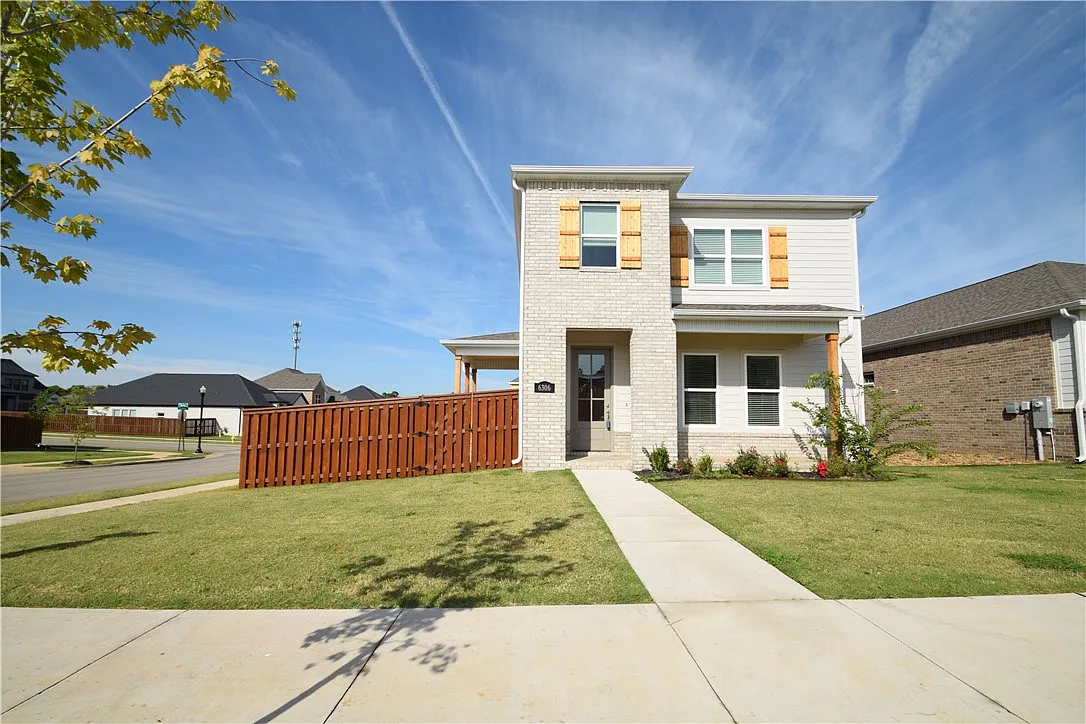 4 bed, 3.5 bath, 2587 sqft, $2,750 — Photo 1