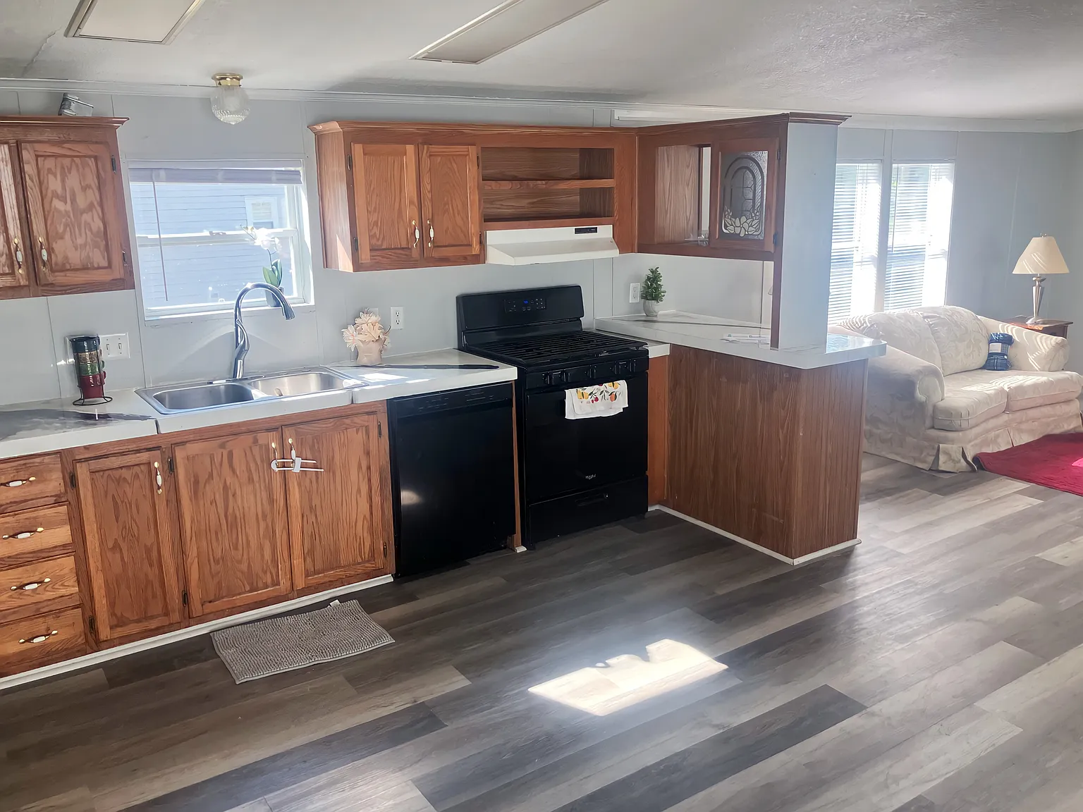 3 bed, 1216 sqft, $674 — Photo 2