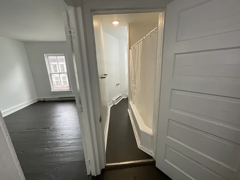 626 S Queen St — Photo 4