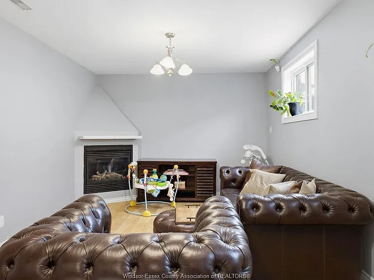 1646 Langlois Ave — Photo 25