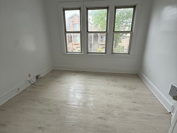 4th image of 257 Boyd Ave Floor 2