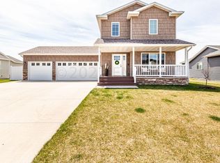 1171 Brooks Dr W, West Fargo, ND 58078