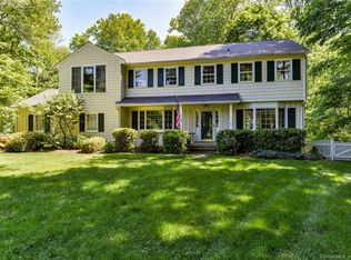 6 Susan Ct, Norwalk, CT 06851