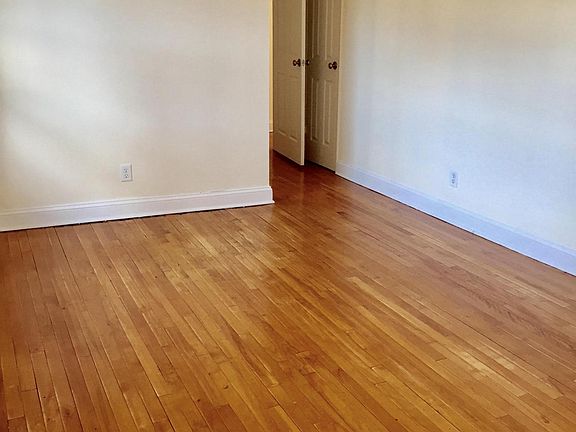 master with en suite bath and huge walk in