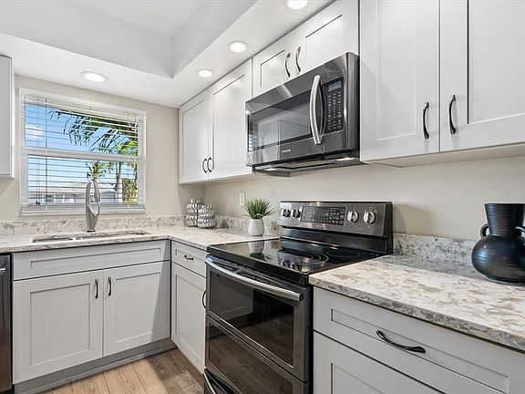 4th image of 9200 Midnight Pass Rd APT 28