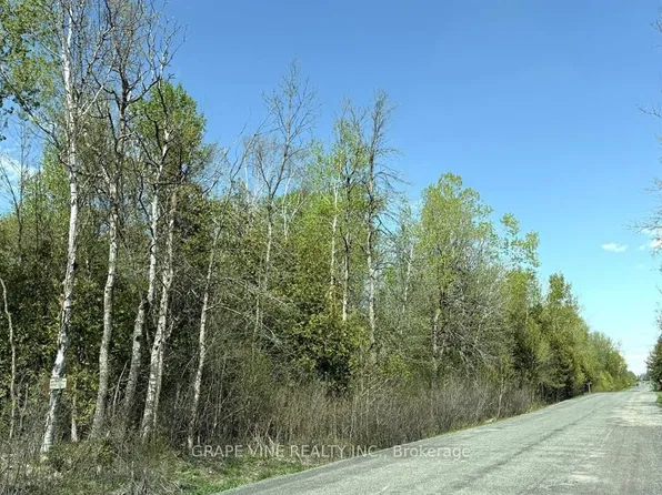 11865 Armstrong Rd, North Dundas, ON K0C 2K0
