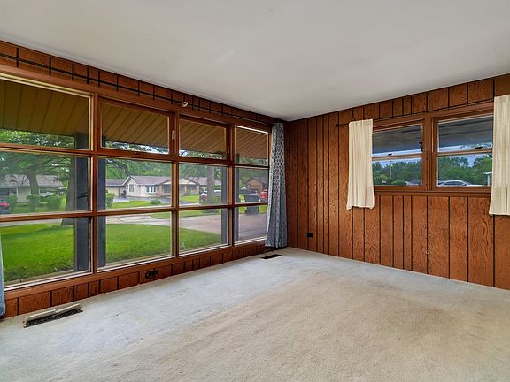 4th image of 18730 Loretto Ln