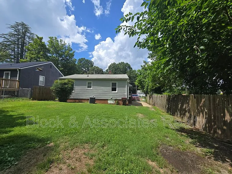 1034 E Lexington Ave — Photo 15