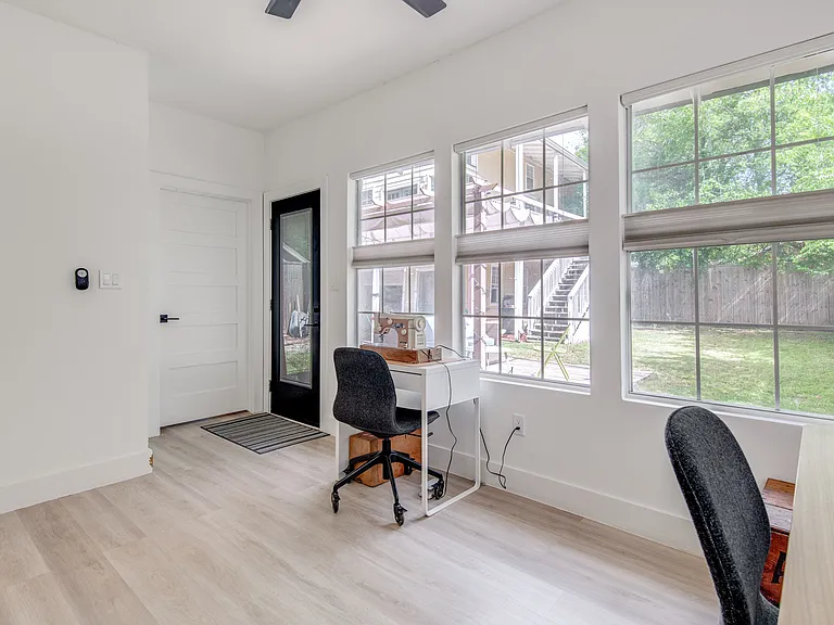 5400 Worth St — Photo 20