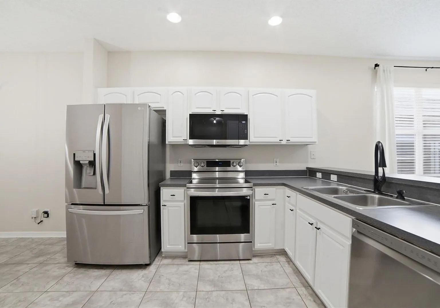 3 bed, 1611 sqft, $2,500 — Photo 3