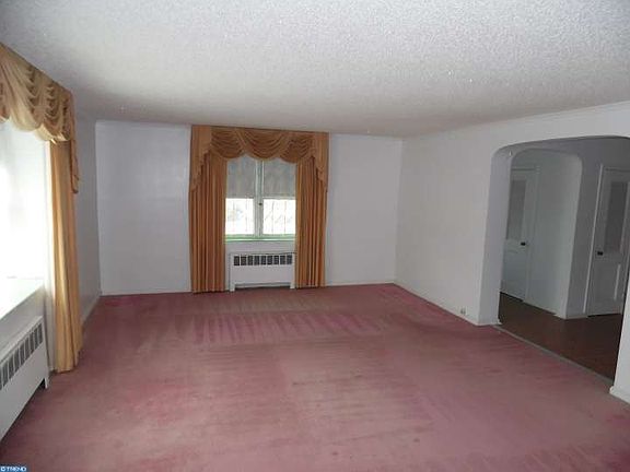 5th image of 801 E Upsal St