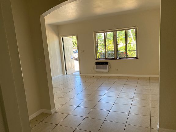 4th image of 415 SE 11th Ct #20