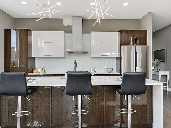 5th image of 2444 W Irving Park Rd #2E