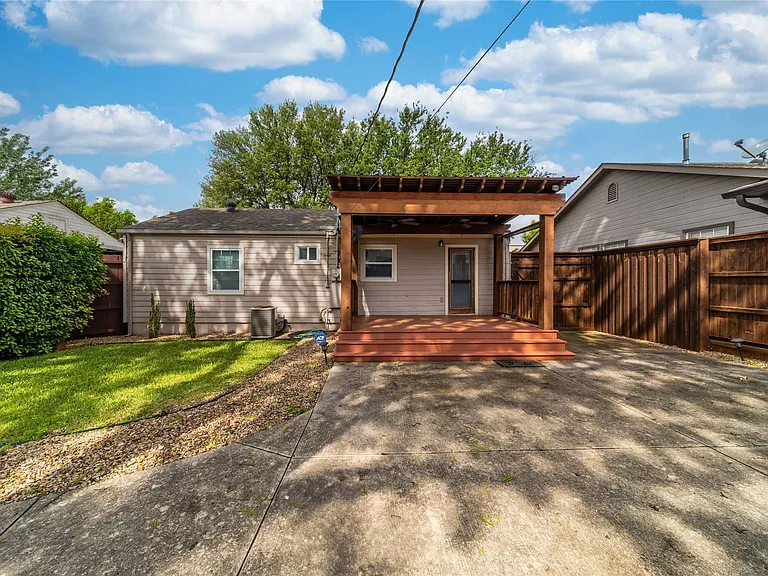 7302 Kenwell St — Photo 24