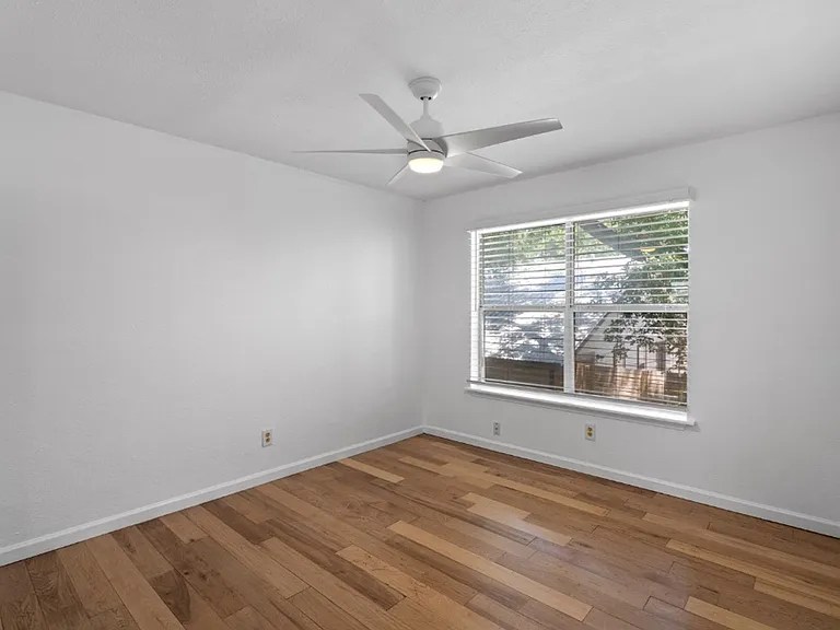 1211 Delano St — Photo 14