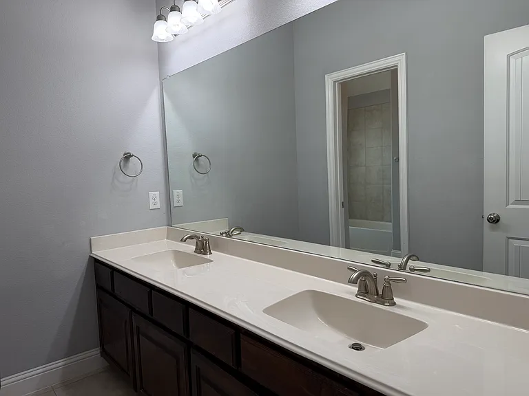 2417 Kingsgate Dr — Photo 23