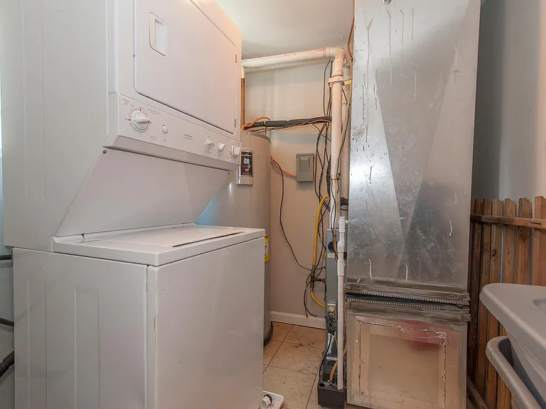 1733 Light St — Photo 17