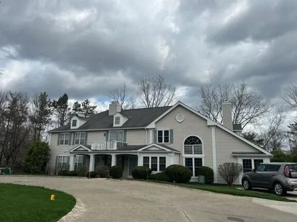 23542 Grist Mill Ct #4, Olmsted Falls, OH 44138