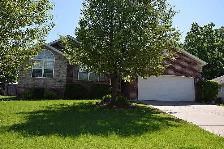161 Shadowview Dr — Photo 2